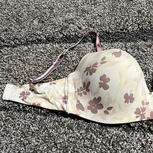 Victoria’s Secret & Auden Bra Bundle 34DD - Picture 5 of 7